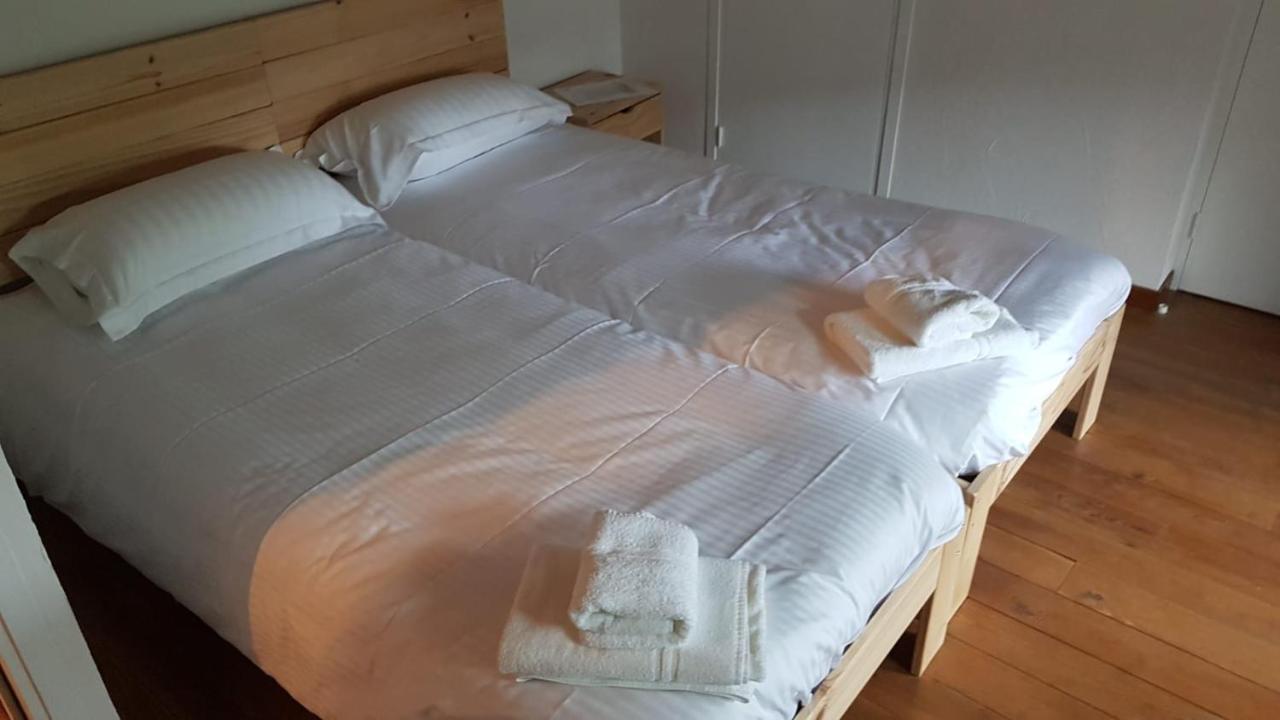 Les Chambres de L'Hostellerie du Commerce Gelles Chambre photo